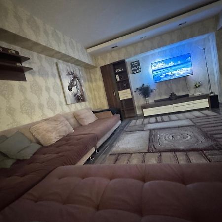 Luxury Appartement Boekarest Buitenkant foto