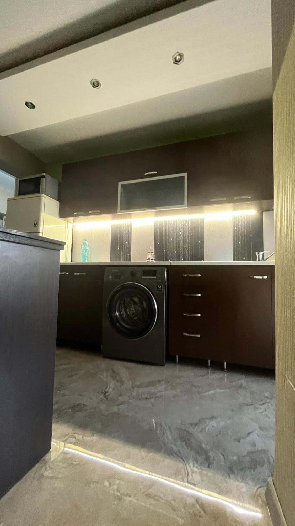 Luxury Appartement Boekarest Buitenkant foto
